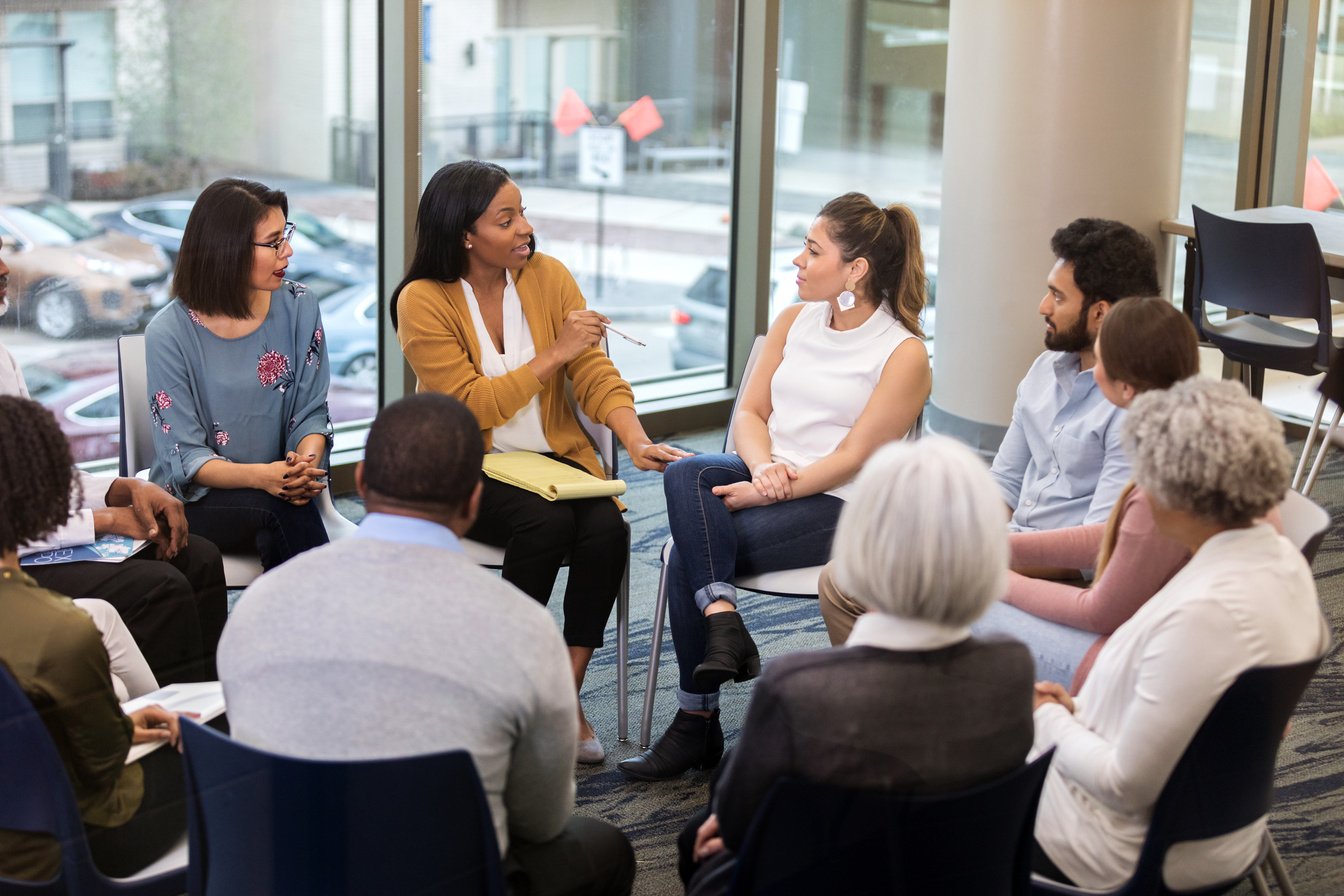 Therapist shares advice during group session